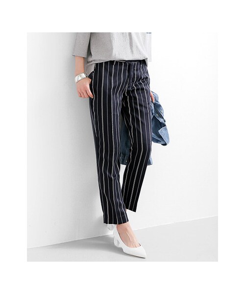 URBAN RESEARCH（アーバンリサーチ）の「PIN STRIPE TAPERED TROUSER（パンツ・レディース・OFF×NAVY/BLACK×OFF・36/38）」の8枚目の写真