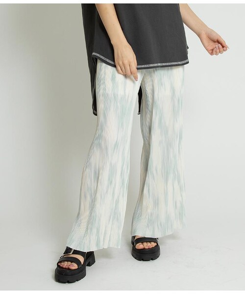 ANAP（アナップ）の「タイダイ柄プリーツパンツ（パンツ・レディース・グリーン/ネイビー/ベージュ）」の4枚目の写真