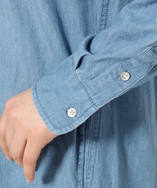 LOWRYS FARM（ローリーズファーム）の「★先行予約アイテム★デニムロングシャツワンピースロングスリーブ（ワンピース/ドレス・レディース・ライトブルー/ブルー・Ｍ/Ｌ）」の9枚目の写真