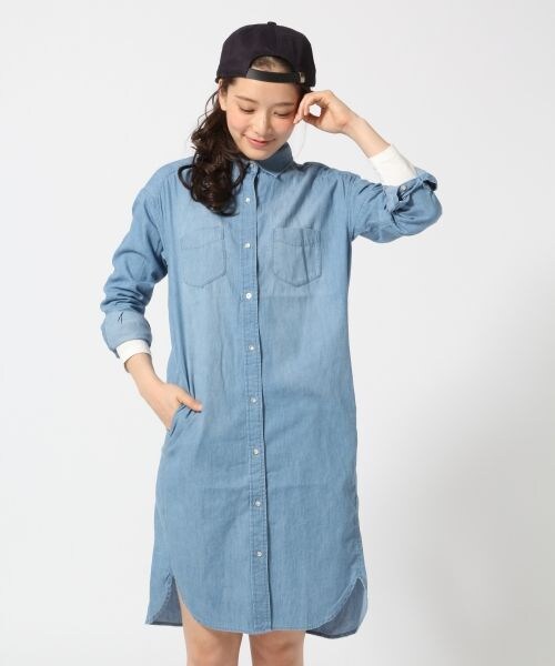LOWRYS FARM（ローリーズファーム）の「★先行予約アイテム★デニムロングシャツワンピースロングスリーブ（ワンピース/ドレス・レディース・ライトブルー/ブルー・Ｍ/Ｌ）」の3枚目の写真