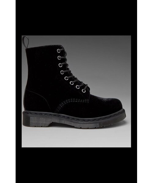 Dr. Martens（ドクターマーチン）の「Dr. Martens Page Velvet Boot（ブーツ・レディース・Black・10/6/7/8/9）」の3枚目の写真