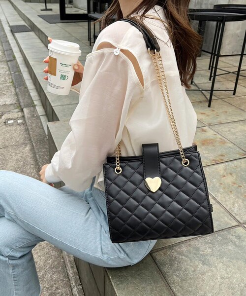 one after another NICE CLAUP（ワンアフターアナザーナイスクラップ）の「ハートエンブレム付きキルティングバッグ（ショルダーバッグ・レディース・アイボリー/ピンク系その他/レッド/ブラック・0）」の3枚目の写真