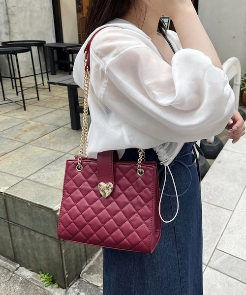 one after another NICE CLAUP（ワンアフターアナザーナイスクラップ）の「ハートエンブレム付きキルティングバッグ（ショルダーバッグ・レディース・アイボリー/ピンク系その他/レッド/ブラック・0）」の2枚目の写真