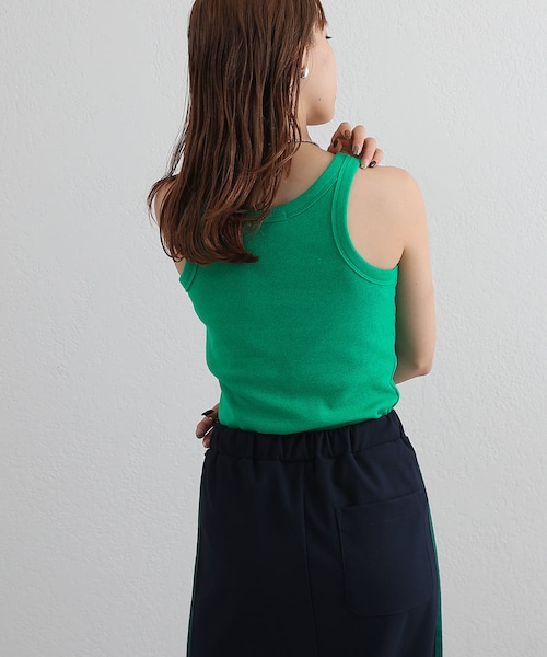 COLONY 2139（コロニートゥーワンスリーナイン）の「カップ付リブタンクトップ（タンクトップ・レディース・ホワイト/ブラック/チャコールグレー/グリーン/イエロー・S/M）」の4枚目の写真