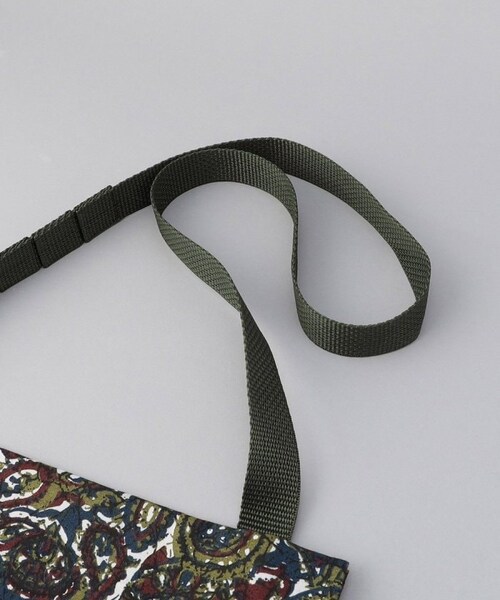 Engineered Garments（エンジニアードガーメンツ）の「Shoulder Pouch（バッグ・メンズ・プリント/柄・XXS）」の2枚目の写真