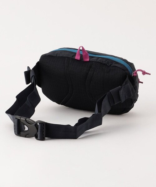 patagonia(パタゴニア)の「Ultralight Black Hole Mini Hip Pack / ウルトラライトブラックホールミニヒップバック / 49447【限定展開】(バッグ・メンズ・ブラック/ネイビー・FREE)」の2枚目の写真