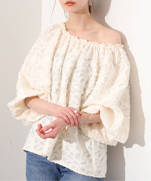 スローブイエナ　カットジャガードオフショルブラウス SLOBE IENA（スローブイエナ）の「カットジャガードオフショルブラウス