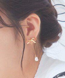 TITTY&CO.（ティティーアンドコー）の「【TITTY＆CO.×Amy】バロックパールリボンノンホールピアス（アクセサリー・レディース）」