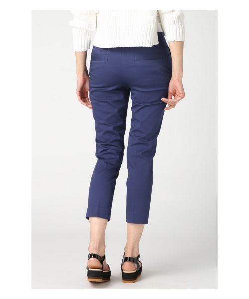 IENA（イエナ）の「サテンストレッチ サブリナパンツ 2（クロップド・半端丈パンツ・レディース・ネイビー・34/36/38/40）」の4枚目の写真