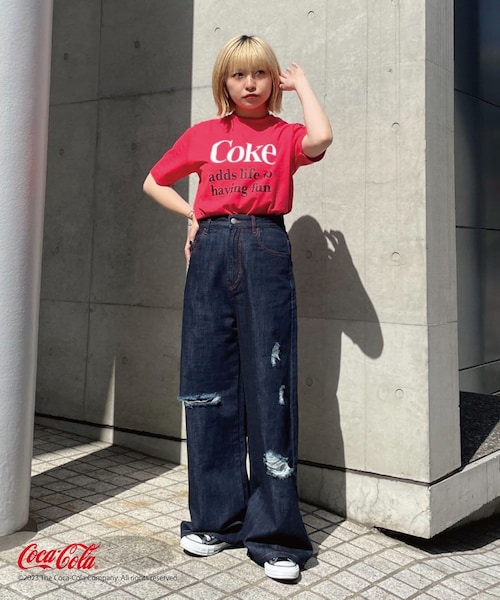 CIAOPANIC(チャオパニック)の「【Coca-Cola/コカ・コーラ】CokeロゴTシャツ(Tシャツ/カットソー・レディース・ホワイト/レッド/ブラック・ONE)」の2枚目の写真