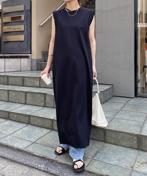 CAPRICIEUX LE'MAGE（カプリシューレマージュ）の「【HAPPY BAG対象アイテム】BOXタックカットワンピース（ワンピース/ドレス・レディース・エクリュ/ブルー/ブラック・F/PS）」の2枚目の写真