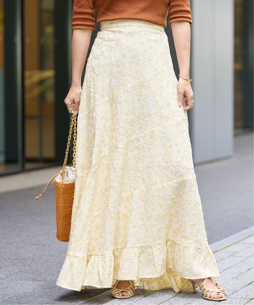 IENA(イエナ)の「《予約》IENA LA BOUCLE リーフ刺繍エスカルゴスカート(その他・ホワイト/36/38)」の4枚目の写真