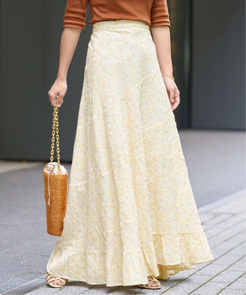 IENA(イエナ)の「《予約》IENA LA BOUCLE リーフ刺繍エスカルゴスカート(その他・ホワイト/36/38)」の7枚目の写真