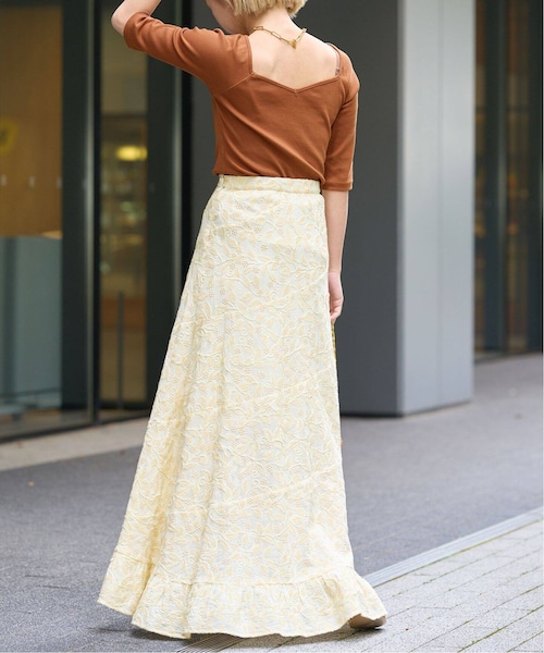 IENA(イエナ)の「《予約》IENA LA BOUCLE リーフ刺繍エスカルゴスカート(その他・ホワイト/36/38)」の10枚目の写真