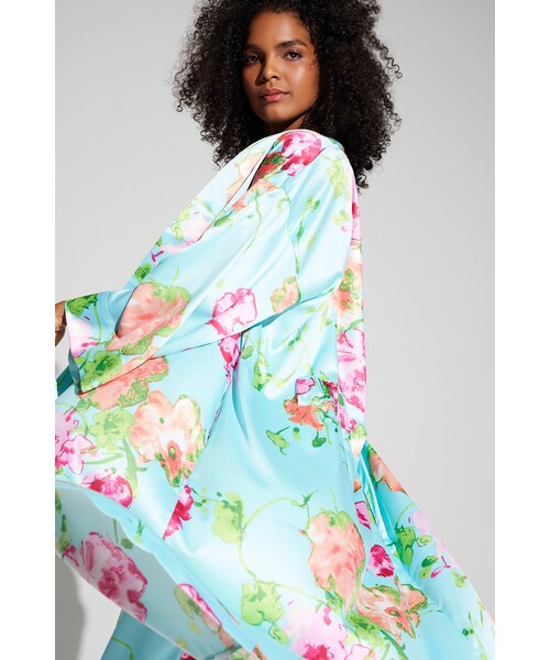 Josie Natori（ジョーシーナトリ）の「Bouquet-Printed Matte Satin Robe（その他・レディース・Pink Multi/Blue Multi・XS/S/M/L/XL/1X/2X/3X）」の8枚目の写真