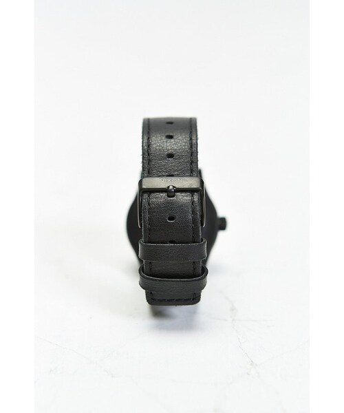 NIXON（ニクソン）の「Nixon Sentry 38 Leather Watch（アナログ腕時計・メンズ・BLACK・ONE SIZE）」の2枚目の写真