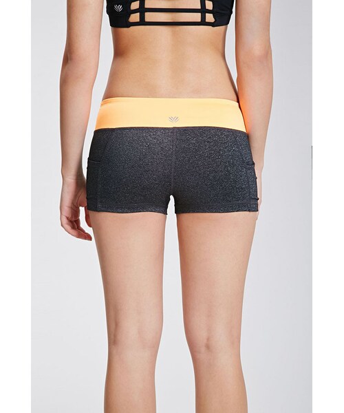 FOREVER 21（フォーエバー トゥエンティーワン）の「サイドポケットヨガショートパンツ（その他・レディース・CHARCOAL・X-Small/Small/Medium/Large）」の2枚目の写真