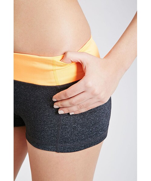 FOREVER 21（フォーエバー トゥエンティーワン）の「サイドポケットヨガショートパンツ（その他・レディース・CHARCOAL・X-Small/Small/Medium/Large）」の4枚目の写真