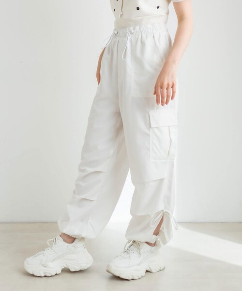 OLIVE des OLIVE(オリーブデオリーブ)の「NEW裾スリットリボンカーゴパンツ(カーゴパンツ・レディース・オフホワイト/サックスブルー/ブラック/ピンク・FREE)」の1枚目の写真
