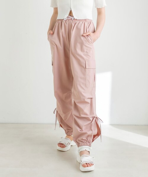 OLIVE des OLIVE(オリーブデオリーブ)の「NEW裾スリットリボンカーゴパンツ(カーゴパンツ・レディース・オフホワイト/サックスブルー/ブラック/ピンク・FREE)」の4枚目の写真