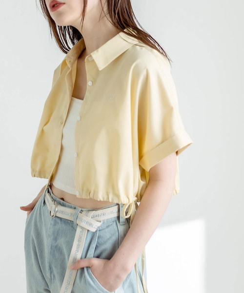 OLIVE des OLIVE（オリーブデオリーブ）の「クロップドドルマンシャツ（トップス・レディース・オフホワイト/クリーム/サックスブルー/ブラック・FREE）」の3枚目の写真