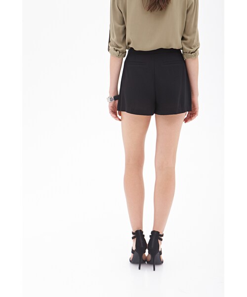 FOREVER 21(フォーエバー トゥエンティーワン)の「プリーツウーブンショートパンツ(パンツ・レディース・BLACK・Small/Medium/Large)」の3枚目の写真