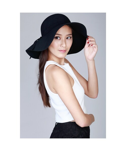 KLARRA（クラーラ）の「Rum Floppy Hat in Black（アクセサリー・レディース・Black/Burgundy）」の3枚目の写真