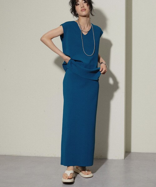 natural couture（ナチュラルクチュール）の「【LARUTA】14G UV＆接触冷感深Vゆるニット（トップス・レディース・ベージュ/ブルー/ブラウン/ブラック・FREE）」の4枚目の写真