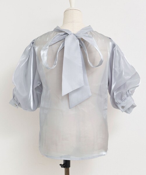 TITTY&CO.(ティティーアンドコー)の「【TITTY&CO.】バックリボンシャイニーブラウス(トップス・レディース・ホワイト/ブルーグレー/ピンク・F)」の18枚目の写真