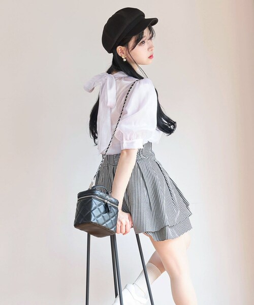 TITTY&CO.(ティティーアンドコー)の「【TITTY&CO.】バックリボンシャイニーブラウス(トップス・レディース・ホワイト/ブルーグレー/ピンク・F)」の6枚目の写真