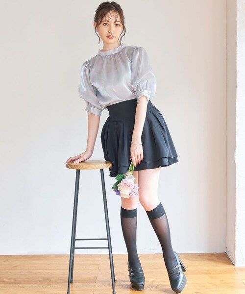 TITTY&CO.(ティティーアンドコー)の「【TITTY&CO.】バックリボンシャイニーブラウス(トップス・レディース・ホワイト/ブルーグレー/ピンク・F)」の8枚目の写真