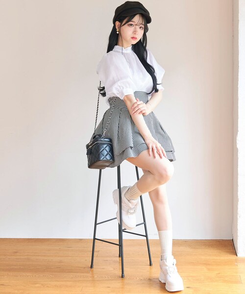 TITTY&CO.(ティティーアンドコー)の「【TITTY&CO.】バックリボンシャイニーブラウス(トップス・レディース・ホワイト/ブルーグレー/ピンク・F)」の4枚目の写真