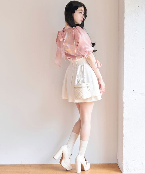 TITTY&CO.(ティティーアンドコー)の「【TITTY&CO.】バックリボンシャイニーブラウス(トップス・レディース・ホワイト/ブルーグレー/ピンク・F)」の15枚目の写真