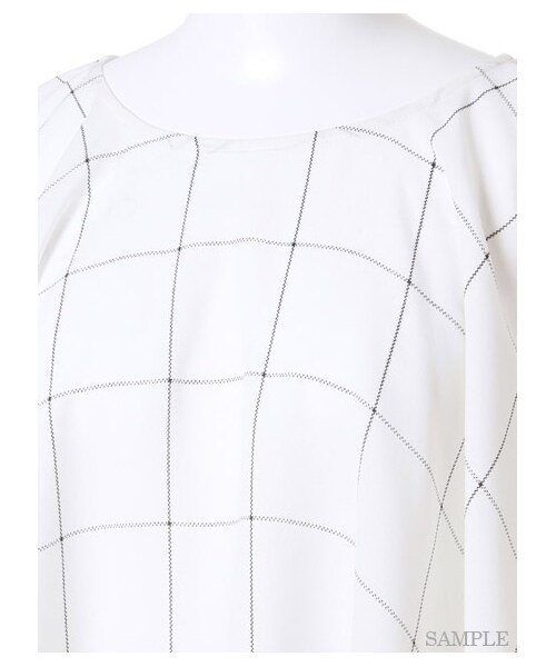 SNIDEL（スナイデル）の「ショート丈フレアブラウス（ブラウス・レディース・WHT/WHTxBLK/WHTxBLU・F）」の7枚目の写真