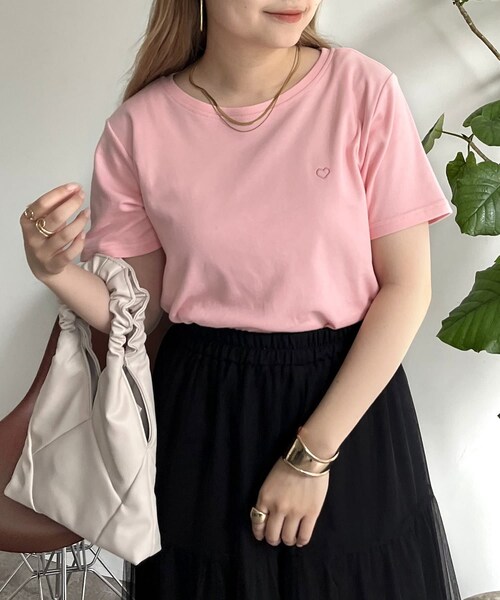 prose verse(プロズヴェール)の「ハート刺繍Tシャツ(Tシャツ/カットソー・レディース・オフホワイト/ネイビー/ピンク・F)」の3枚目の写真