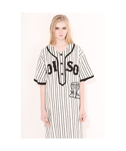 KTZ（ケイティーゼット）の「Poison Embroidered Long Baseball Shirt（トップス・レディース・White & Black・XS）」の2枚目の写真
