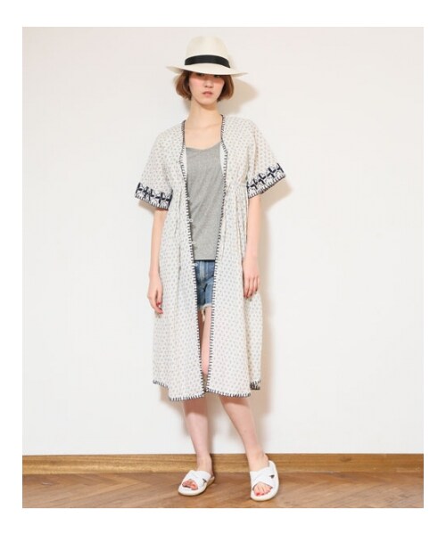 HOLIDAY（ホリデイ）の「FLOWER LONG GOWN（トップス・レディース・WHITE/PINK・ONE SIZE）」の2枚目の写真