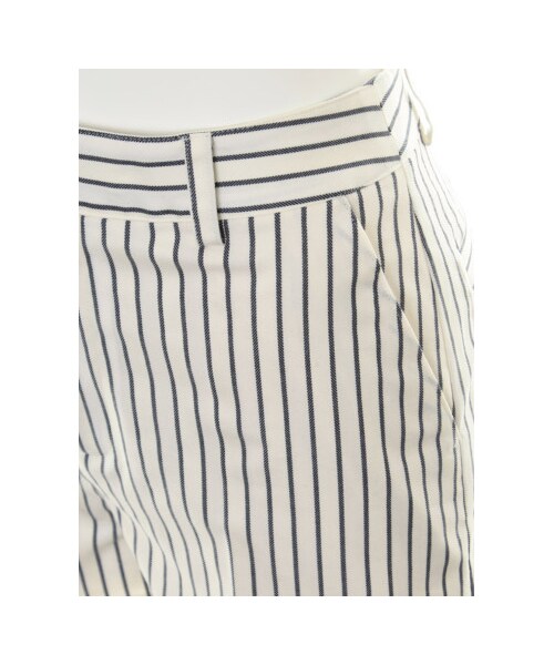 31 Sons de mode（トランテアン　ソン　ドゥ　モード）の「【ローラ着用アイテム】ヘリンボンストライプショートパンツ（パンツ・レディース・オフホワイト/ネイビー・３６/３８）」の5枚目の写真