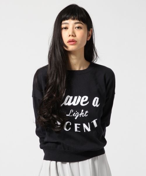 GLOBAL WORK（グローバルワーク）の「１２ゲージコットンロゴニットプルオーバー（トップス・レディース・ホワイト05/ネイビー88・Ｍ/Ｌ）」の2枚目の写真