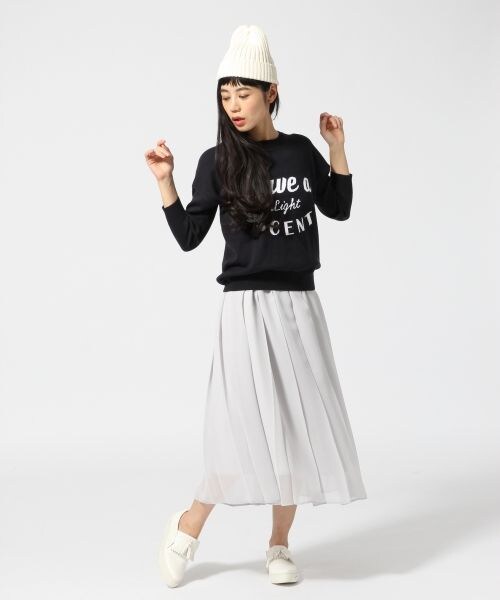 GLOBAL WORK（グローバルワーク）の「１２ゲージコットンロゴニットプルオーバー（トップス・レディース・ホワイト05/ネイビー88・Ｍ/Ｌ）」の4枚目の写真