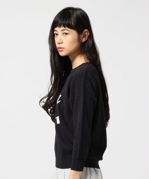 GLOBAL WORK（グローバルワーク）の「１２ゲージコットンロゴニットプルオーバー（トップス・レディース・ホワイト05/ネイビー88・Ｍ/Ｌ）」の5枚目の写真