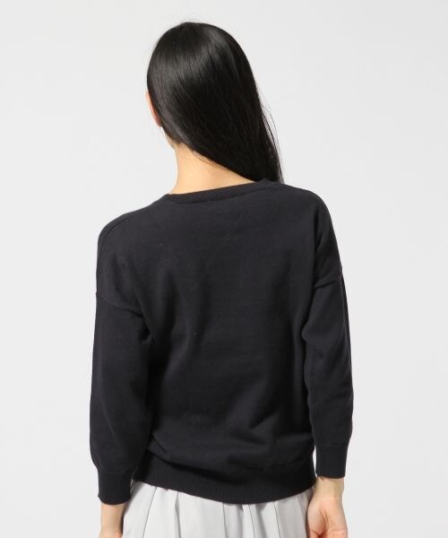 GLOBAL WORK（グローバルワーク）の「１２ゲージコットンロゴニットプルオーバー（トップス・レディース・ホワイト05/ネイビー88・Ｍ/Ｌ）」の6枚目の写真