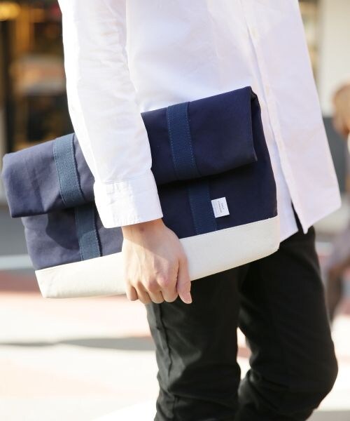 RAGEBLUE（レイジブルー）の「【2WAY仕様】ロールクラッチ/トートBAG（バッグ・メンズ・ホワイト×ネイビー/ブラック×ブラック/ネイビー×ホワイト・ONE SIZE）」の2枚目の写真