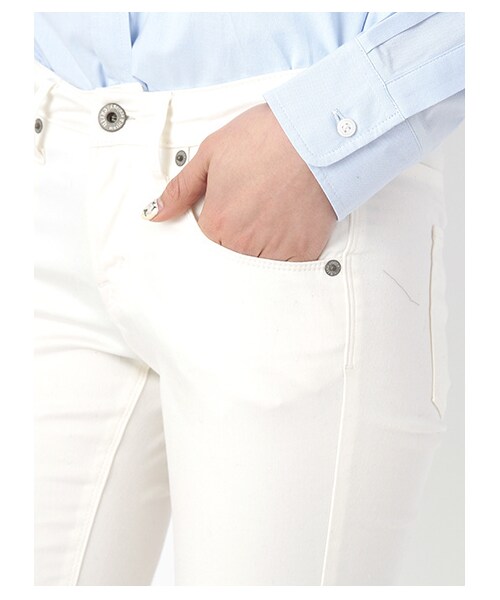 earth music&ecology（アースミュージックアンドエコロジー）の「【スキスキスキニー】カラースキニーパンツ（パンツ・レディース・オフホワイト/グレー/ブラック/ベージュ/ライトイエロー/ミント/カーキ/ターコイズブルー/ネイビー/ダークブル・XS/S/M/L）」の5枚目の写真