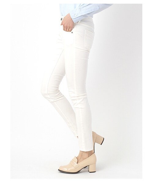 earth music&ecology（アースミュージックアンドエコロジー）の「【スキスキスキニー】カラースキニーパンツ（パンツ・レディース・オフホワイト/グレー/ブラック/ベージュ/ライトイエロー/ミント/カーキ/ターコイズブルー/ネイビー/ダークブル・XS/S/M/L）」の2枚目の写真