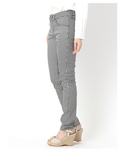 earth music&ecology（アースミュージックアンドエコロジー）の「【スキスキスキニー】ギンガムチェックスキニーパンツ（パンツ・レディース・ライトグレー/ブラック/ネイビー・XS/S/M/L）」の2枚目の写真