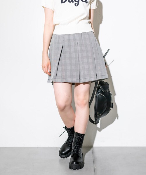 OLIVE des OLIVE(オリーブデオリーブ)の「ラインゴムウエストプリーツミニスカート(スカート・レディース・チェック/チャコールグレー/ブラック・FREE)」の1枚目の写真