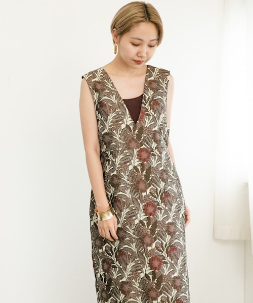 KBF（ケイビーエフ）の「『WEB/一部店舗限定』ジャガードIラインワンピース（ワンピース/ドレス・レディース・UMBER/BROWN・one）」の3枚目の写真