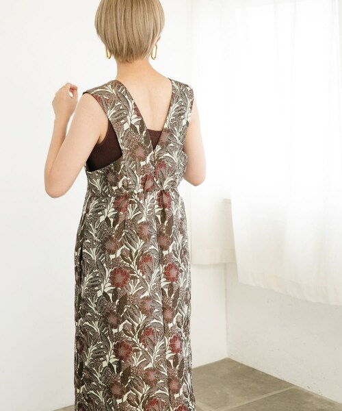 KBF（ケイビーエフ）の「『WEB/一部店舗限定』ジャガードIラインワンピース（ワンピース/ドレス・レディース・UMBER/BROWN・one）」の4枚目の写真