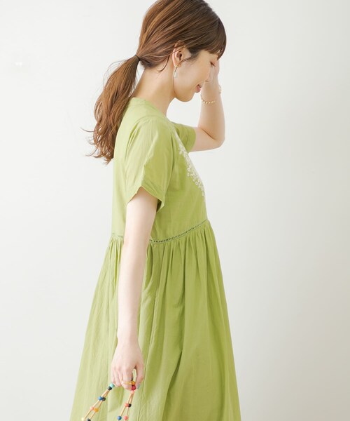 URBAN RESEARCH Sonny Label（アーバンリサーチサニーレーベル）の「エアリーコットンエンブロイダリーワンピース（ワンピース/ドレス・レディース・スミレ/ブラック/ピスタチオ・FREE）」の17枚目の写真